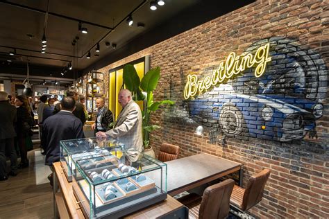 foto's van breitling boutique antwerpen